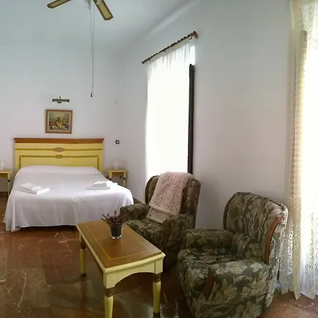 Konukevi Casa Patio De La Vega 3*